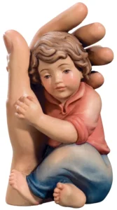 Mano de angel protector. Niño