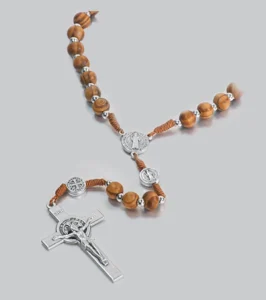 Rosario de San Benito con cruz, en madera y cuerda